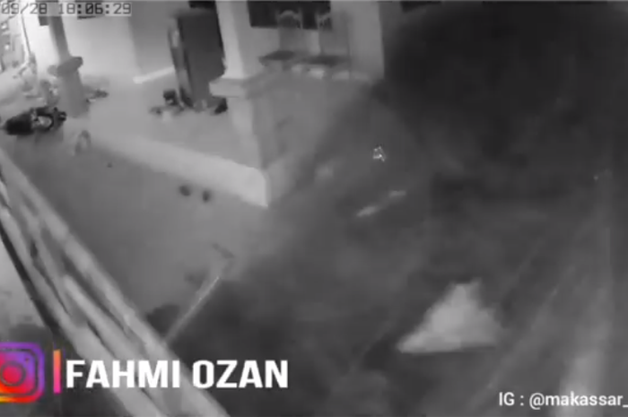 Detikdetik tsunami terjang Kota Palu terekam kamera CCTV