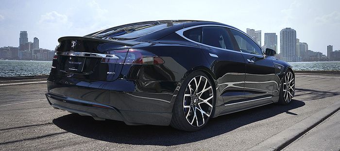 Buritan Tesla Model S 85D garapan Artisan