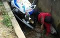 Lucu, Ini Video Detik-detik Pebalap Road Race Langsung Nyemplung Ke Got Saat Belok