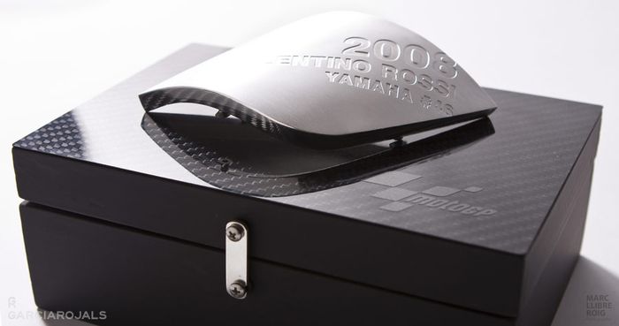 Jadilah sebuah lempeng untuk diberikan pada Dorna