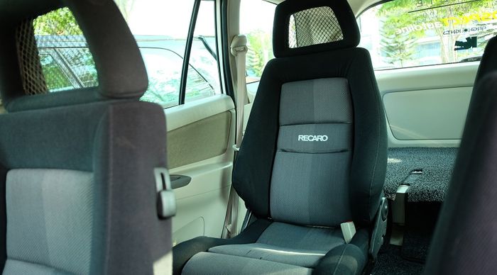 Jok belakang juga pakai Recaro LX