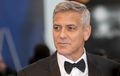 Aktor Hollywood George Clooney Ditabrak Mobil Saat Keliling Pakai Skuter di Italia