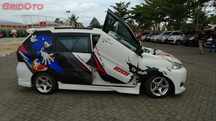 Tampilan samping modifikasi Daihatsu Xenia