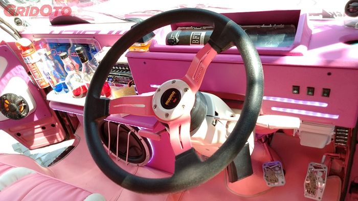 Setir Momo di kabin Mitsubishi L300 pink