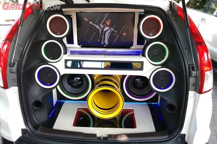 Audio system modifikasi Honda CR-V putih