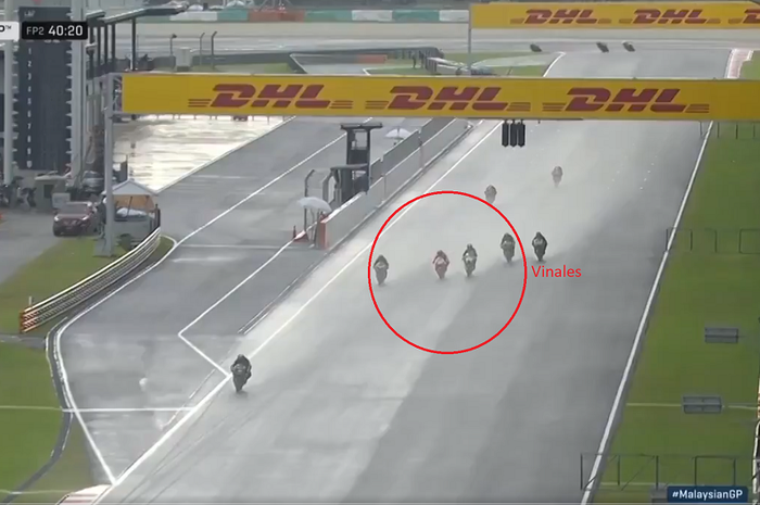 Vinales libas 4 pembalap dalam satu tikungan