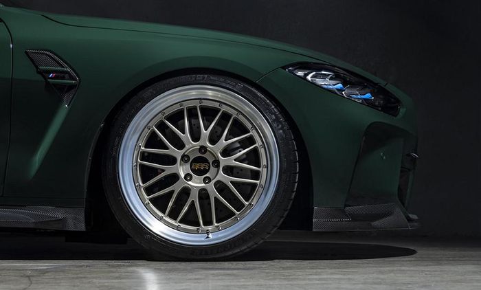 Modifikasi BMW M4 baru ditopang pelek BBS LM ukuran 20 inci