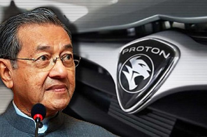 Perdana Menteri Malaysia, Mahathir Mohamad dengan proyek mobil nasional pertama Proton