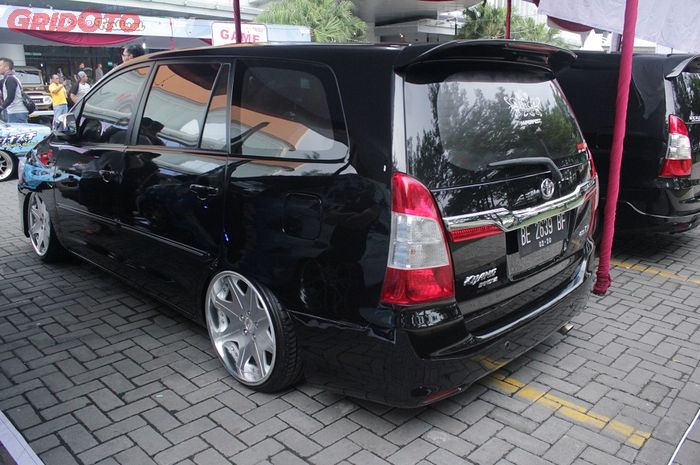 Kijang Innova  2005  Tampil Segar Berkat Facelift dan Pelek 