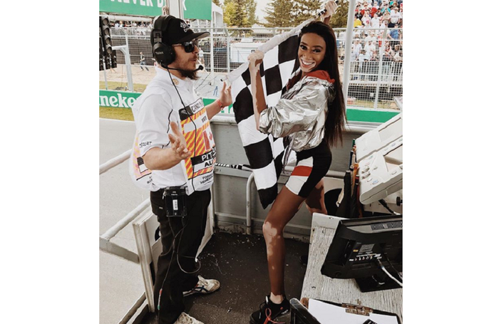 Winnie Harlow menjelang pengibaran bendera finish di F1 Kanada