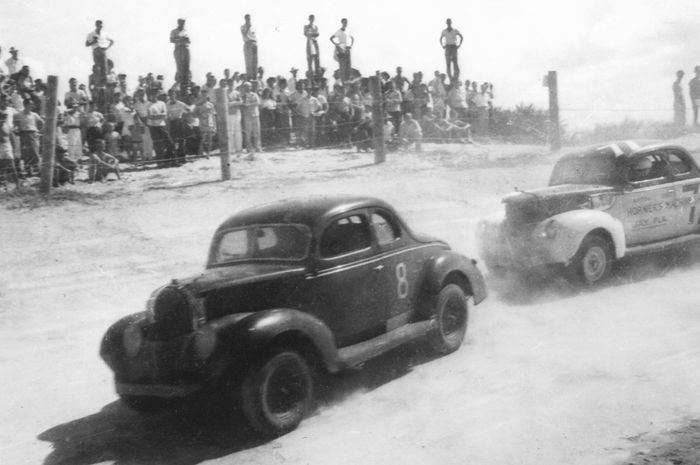 Balap NASCAR pertama