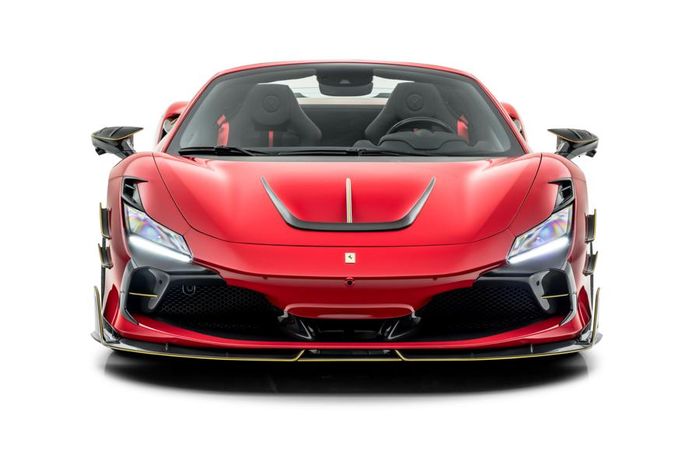Modifikasi Ferrari F8 Spider mendapat body kit serat karbon yang agresif