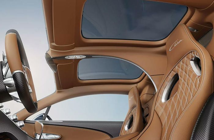 Interior makin megah dengan atap kaca