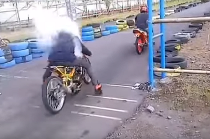 Tutup radiator lepas