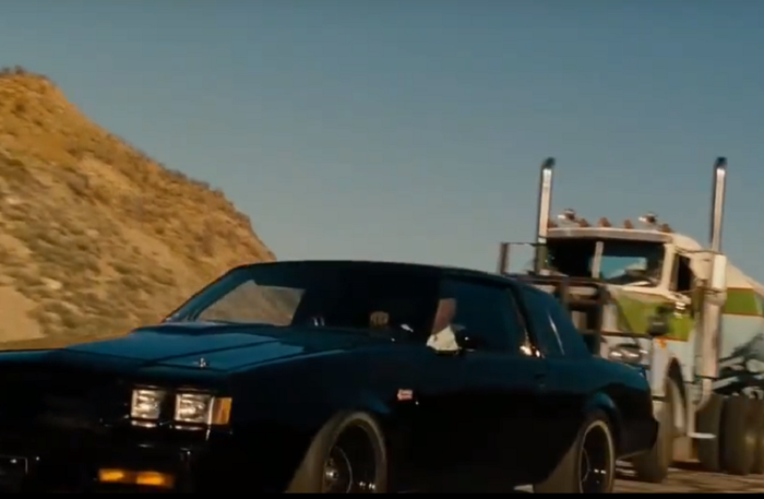 Mobil American Muscle pembajak truk tangki di film Fast &amp; Furious