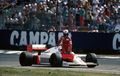 Flashback! Cerita Legenda F1 Alain Prost Finis Balapan dengan Mendorong Mobilnya