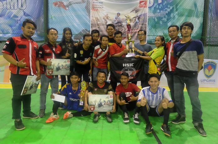 Keseruan komunitas Honda dalam acara Ketupat Futsal Community Cup.