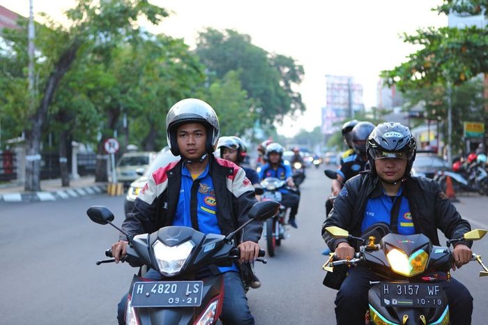 Menikmati suasana kota Semarang dengan menggunakan Supra GTR150