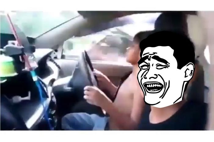 Bocah kendarai Mitsubishi Triton