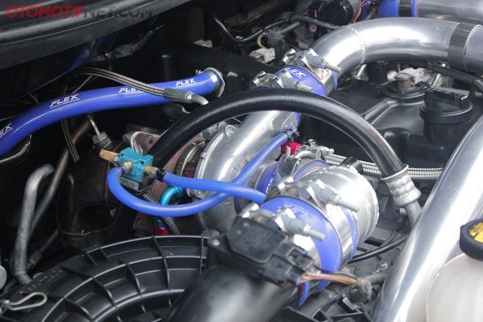 Turbo kit di mesin modifikasi Kijang Innova