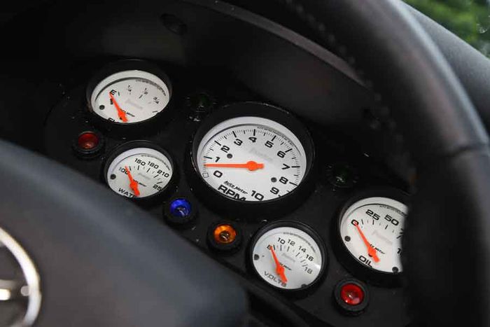 Speedometer asli tidak fungsi, diganti pakai indikator aftermarket