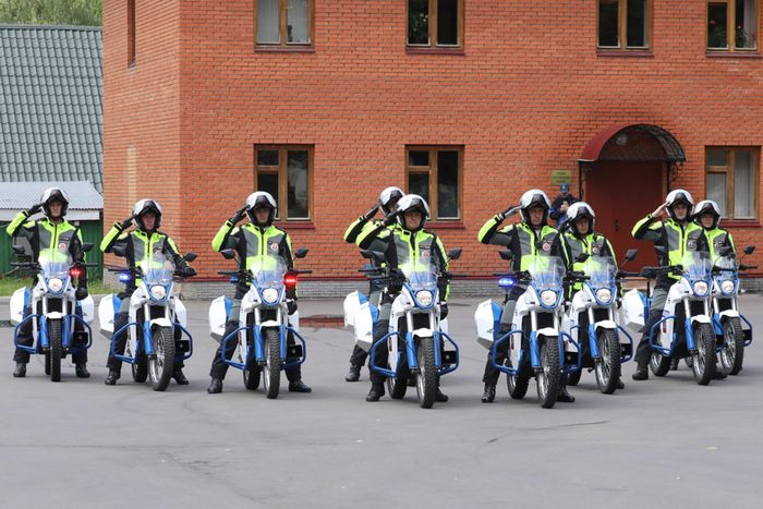 Beberapa personil siap mengamankan Piala Dunia 2018 menggunakan pulsar