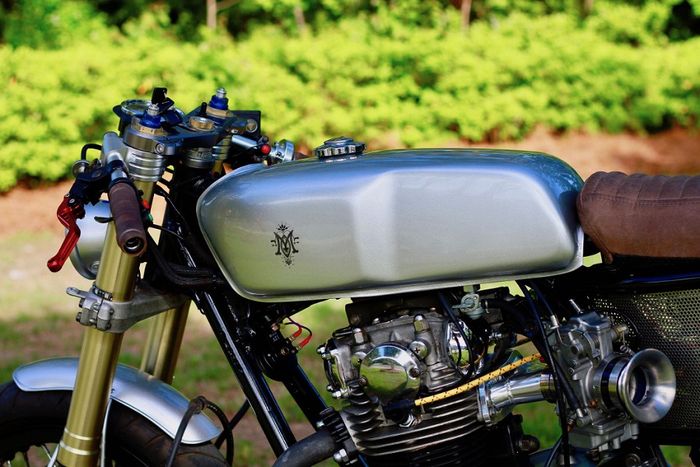 Tangki yang lebih ramping agar mesin Yamaha XS650 makin terlihat kekar