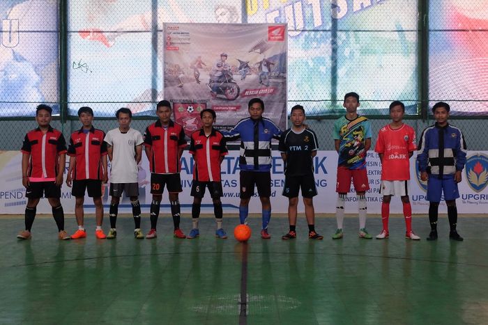 Keseruan komunitas Honda dalam acara Ketupat Futsal Community Cup.