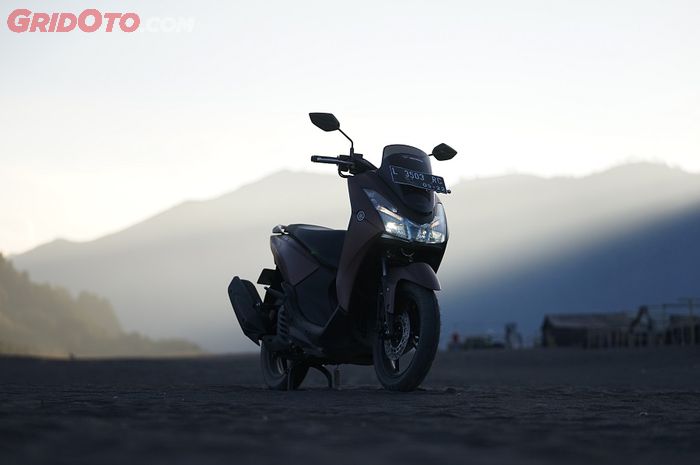 Yamaha Lexi mejeng di Gunung Bromo