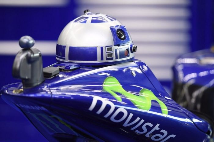 Robot Star Wars R2-D2 terpasang di motor Valentino Rossi