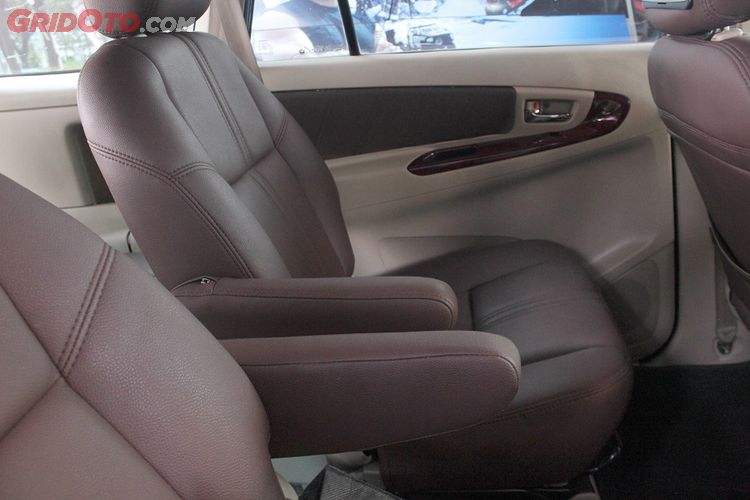 Interior Kijang Innova Ini Juga Elegan Sob Pakai Captain Seat Gridoto Com
