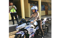 Polwan Tunggangi Kawasaki Ninja 250 Terbaru, Netizen Malah Salah Fokus