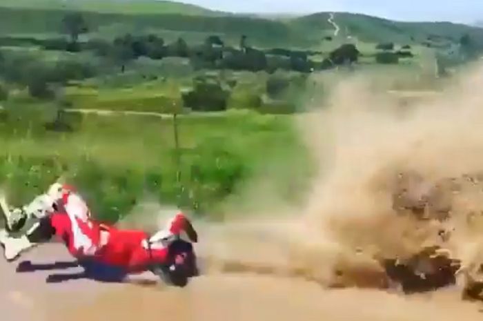 Bahaya melintasi genangan air dengan kecepatan tinggi