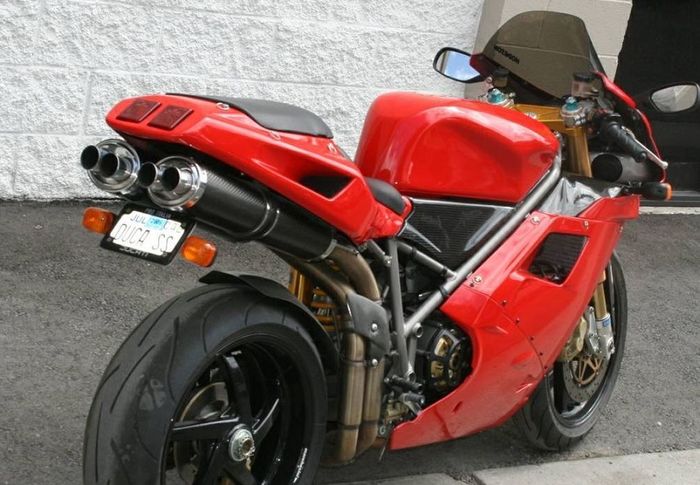 Ducati 916