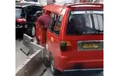 Video Aksi Sopir Angkot Panik Mau Keluar dari Jalur Busway 