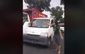 Heboh! Video Dua Pengendara Adu mulut, Emak-emak Malah Nyolot