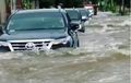 Wow, Video Rombongan Toyota Fortuner Ditelan Banjir Masih Tetap Jalan 