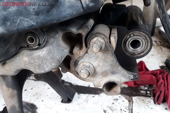 Ada 2 Cara Mengetahui Engine Mounting Skutik Aus Ternyata Simpel Banget Gridoto Com
