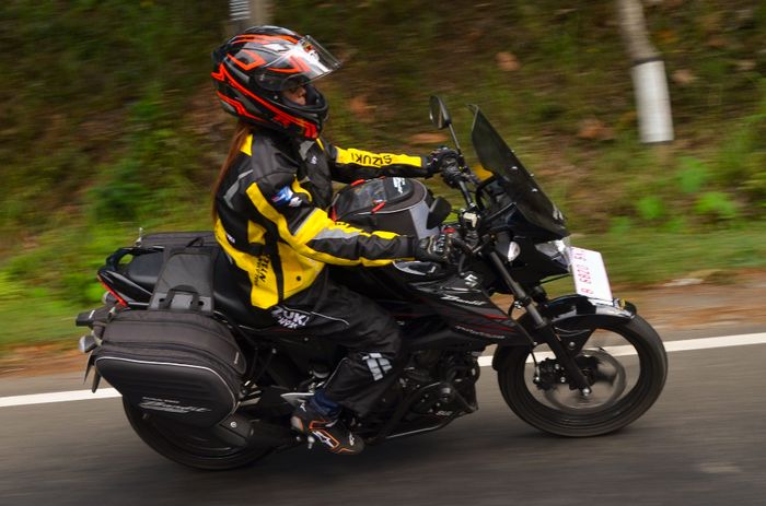 Rider wanita juga mudah kendalikan Suzuki Bandit 150