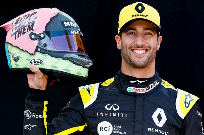 Daniel Ricciardo. Dua tahun bersama tim Renault, tahun 2021 memilih jadi pembalap tim McLaren