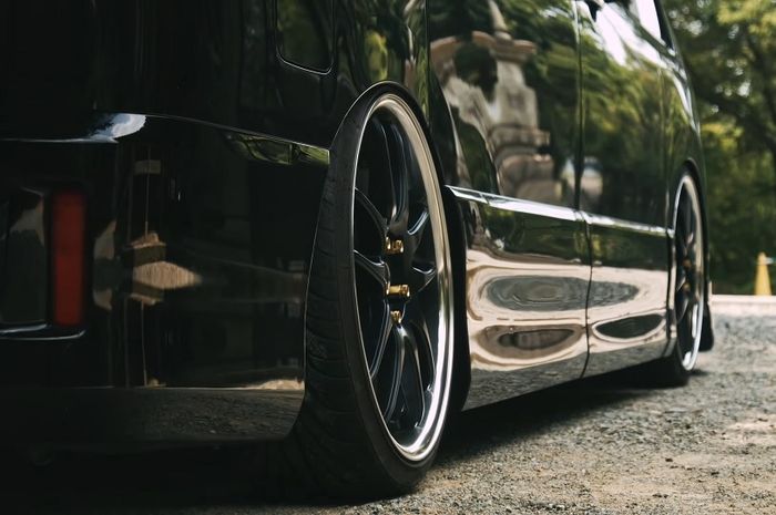 Ilustrasi Nissan Serena ceper