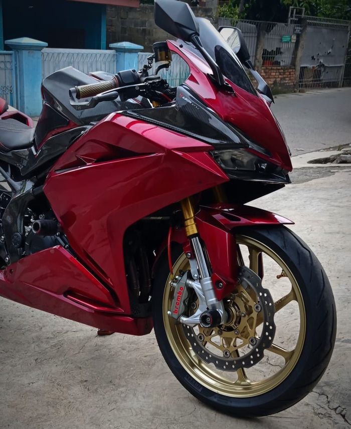Meski sudah pakai kaliper tipe radial, tapi tampilan Honda CBR250RR tetap OEM alias tidak seperti dimodifikasi