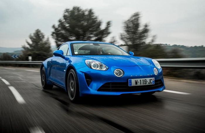 Alpine A110, inilah model mobil yang terbakar saat menjalani syuting untuk acara telvisi