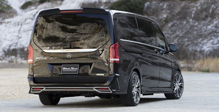 Tampilan belakang Mercedes-Benz V-Class hasil modifikasi Wald