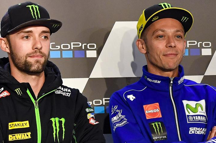 Jonas Folger (kiri) dan Valentino Rossi (kanan)