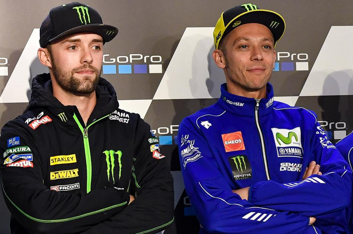 Jonas Folger (kiri) dan Valentino Rossi (kanan)