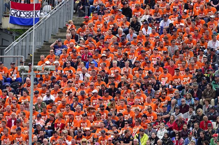 Penggemar Max Verstappen selalu memenuhi tribun sirkuit di balap F1