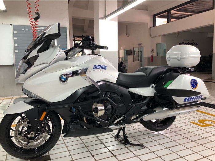 BMW K1600