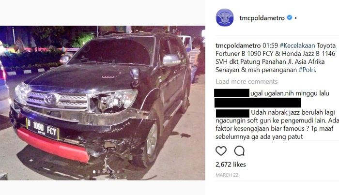 TMC Polda Metro mengamankan mobil Fortuner setelah kecelakaan