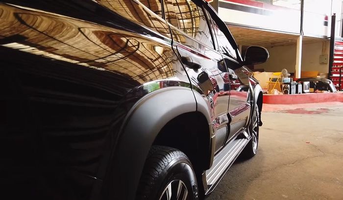 Tampak samping Mitsubishi Pajero Sport Facelift Transformation